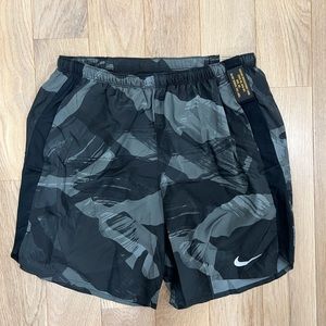 NWT Nike trail running shorts sz med